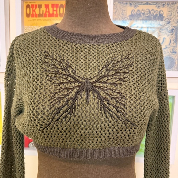 Olive Green Mesh Crochet Knit Cropped Butterfly Sweater - Picture 4 of 8